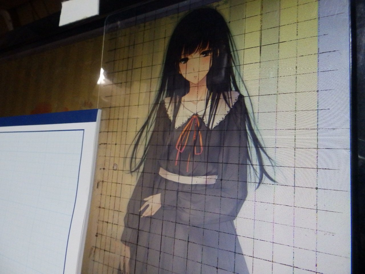 Mola Mola 絵を全く描いたことのない自分には模写のハードル高い だから グリッド模写の道具作ったけれど 百均でb5 の透明な下敷きと方眼紙を買う 下敷きに方眼紙と同じグリッド線を引いて ちょうどpcモニターに引っかかる大きさでした まず春篇の