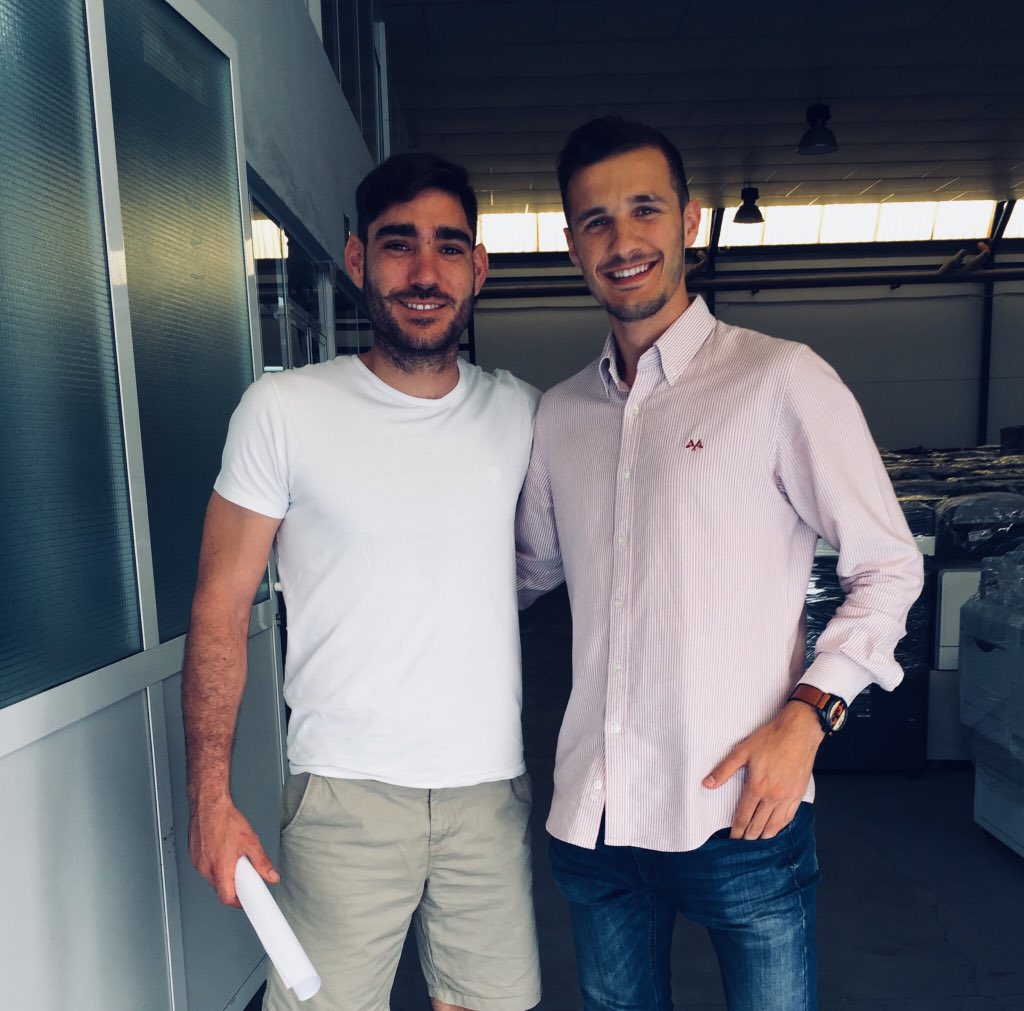 Hace tres días publicaba que se buscaba portero para ir a Islandia; pues no se va uno cualquiera, se va un porterazo y mejor persona. 
Mucha suerte en esta espectacular experiencia que te llevas en la vida, <a href="/miguelmm_92/">Miguel Martinez</a>! 🍀🇮🇸