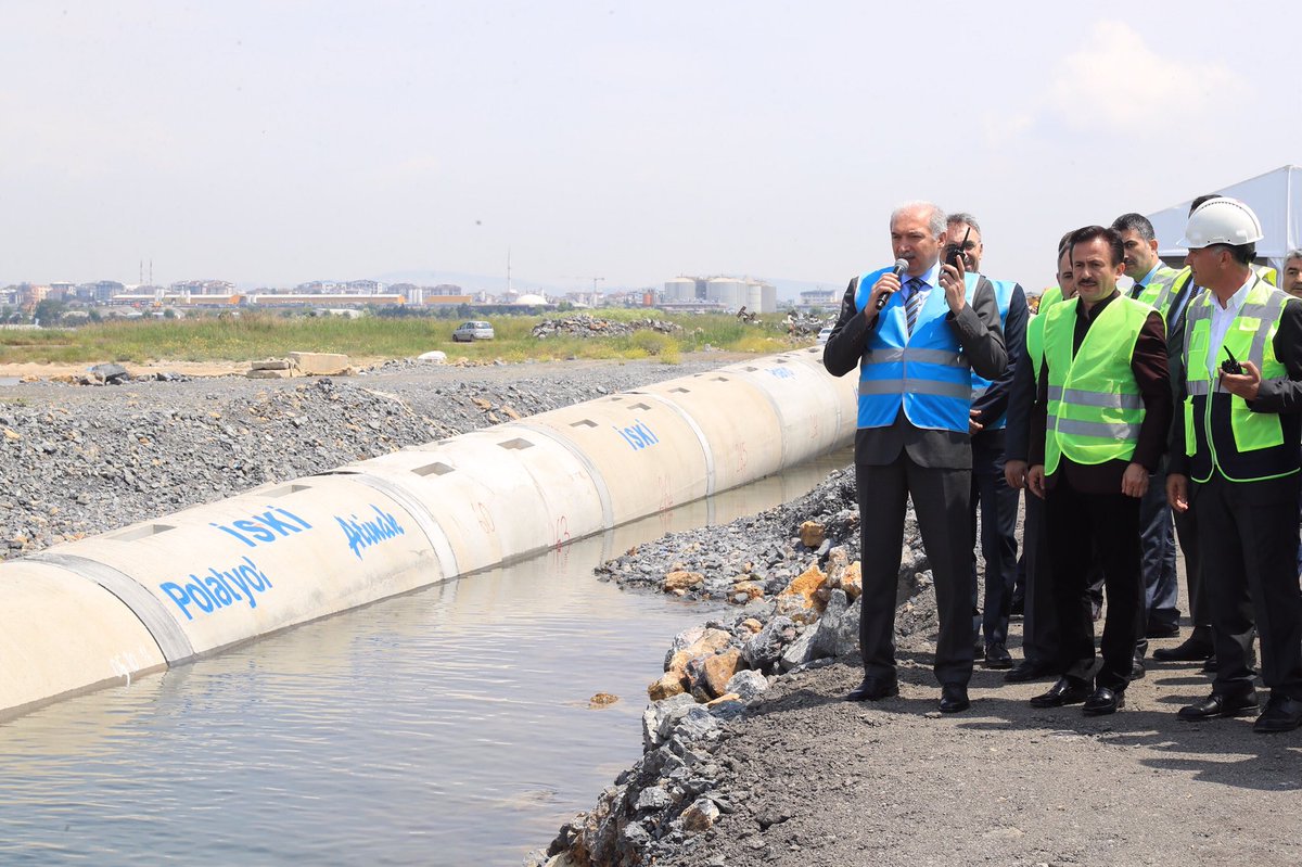 Tuzla İleri Biyolojik Arıtma Tesisimizin 3. Etabı olan “Deniz Deşarj Hattı”nın son bölümünü denize indirdik. İstanbul’da 1994 yılı öncesinde 2 tesis ile denize ulaşan atık suların sadece %9’u arıtılıyordu. Bugün ise İSKİ'mizin 80 tesisinde atık suların %99’unu arıtıyoruz. 🐬