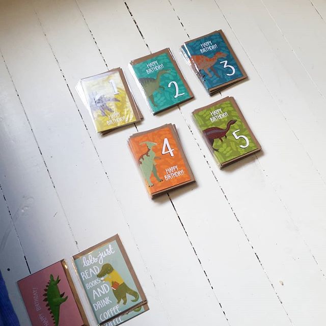 hannah_s_design's tweet photo. Trying to prepare for tonight's Instagram Sale but Lotte's just woken up... Make sure to follow my sale account @hannahstevens.sale to see all of tonight's sale posts! Everything's got to go, so there'll be crazy low prices! 😃
.
.
.
#instasale #insta… https://t.co/g6MWwYPAVI https://t.co/dZl3yDg7sH