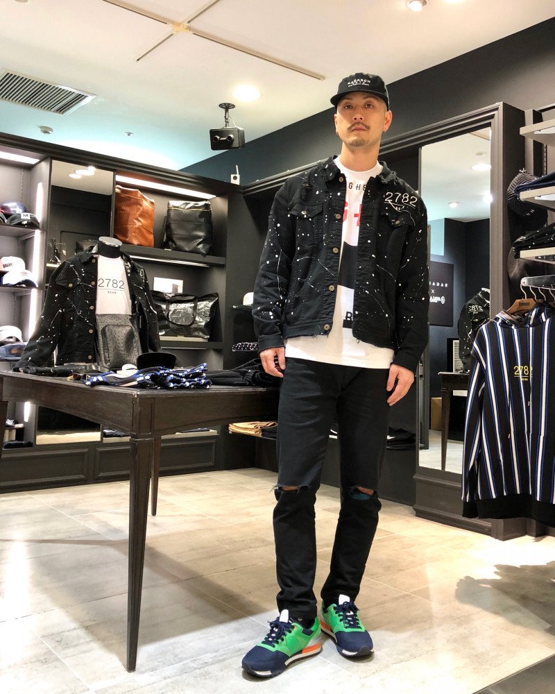 BagarchOfficial's tweet photo. 18'SS Styling Image Cut No.23
Model by THREE-A (@three_a_bc )
HAT:HERRINGBONE 6 PANEL CAP【BLK】
OUTER:BLK PAINT DENIM JKT【BLK】
INNER:18'BGHB-LTS【WHT】
PANTS:BLK SKINNY PANTS【BLK】
https://t.co/JmVCBtq6s1
#bagarch #bghb #three_a #2782_bghb #18ss #18ss_sic https://t.co/VZPn5mk1OT