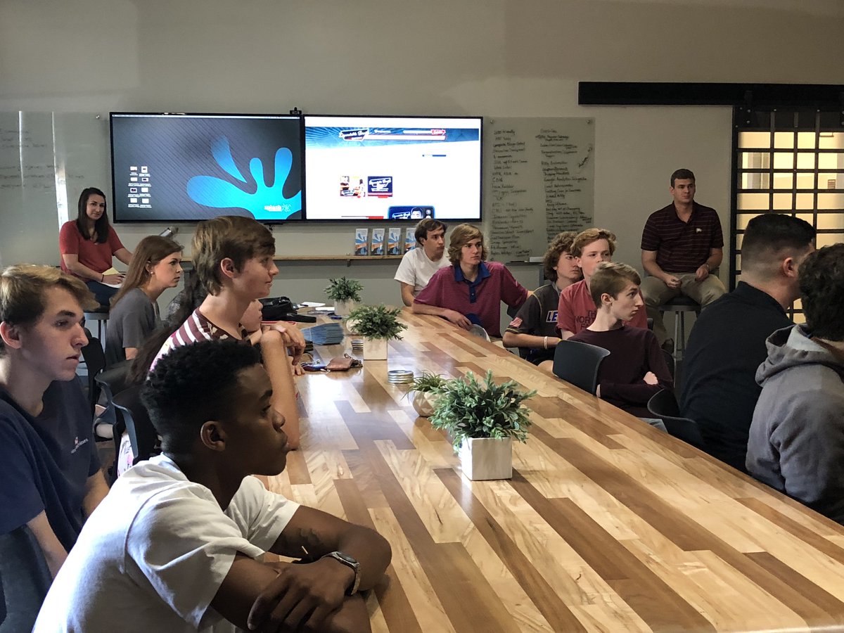 LexTechCenter's tweet photo. Mike Thompson with Splash Omnimedia hosted Mrs. Dunovant’s advertising class during a field study.  The students toured the office and heard from the advertising professionals on staff. @LexingtonOne @GLittle_Lex1 https://t.co/jHJBmUXHi9