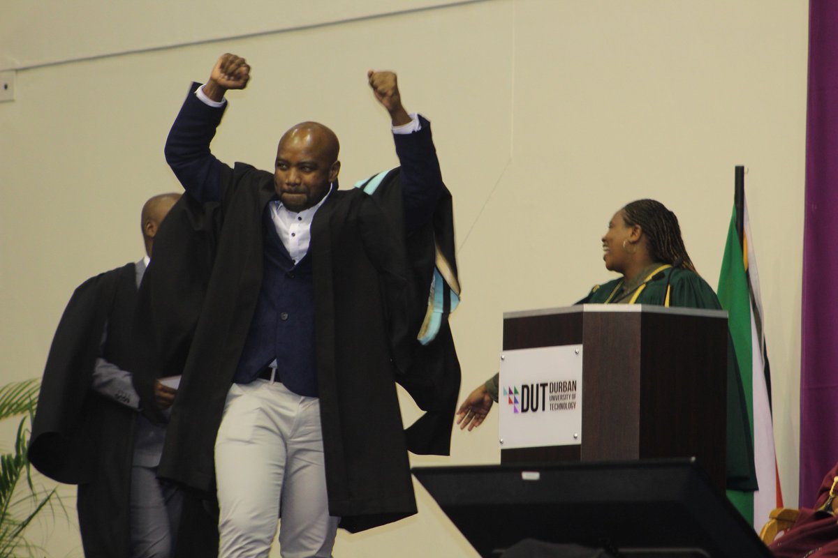 DUT_Tweets's tweet image. This is how you celebrate being a #DUTGraduate at #DUTGRAD2018 @RadioDUT @JournalismIziko @DUTAlumni @ButiManamela