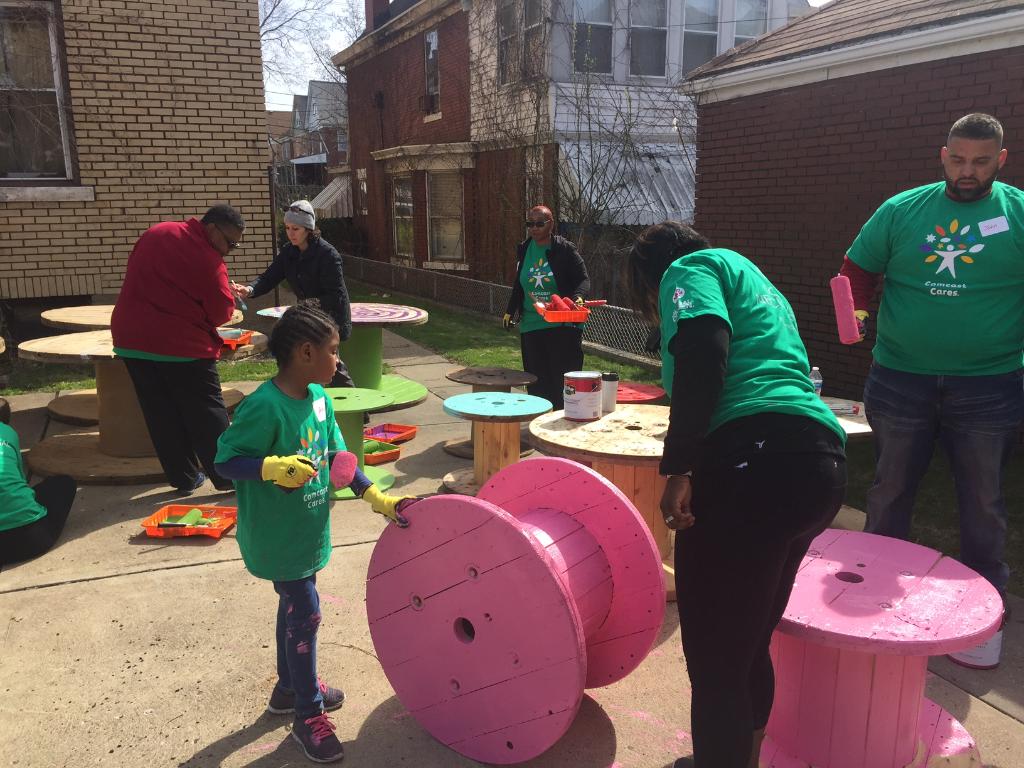ComcastWestrnPA's tweet photo. From @InnovatorsPoint : #ComcastCaresDay proves #Pittsburghers help their own https://t.co/qJpnIYE0py https://t.co/xWYAuzxg2d