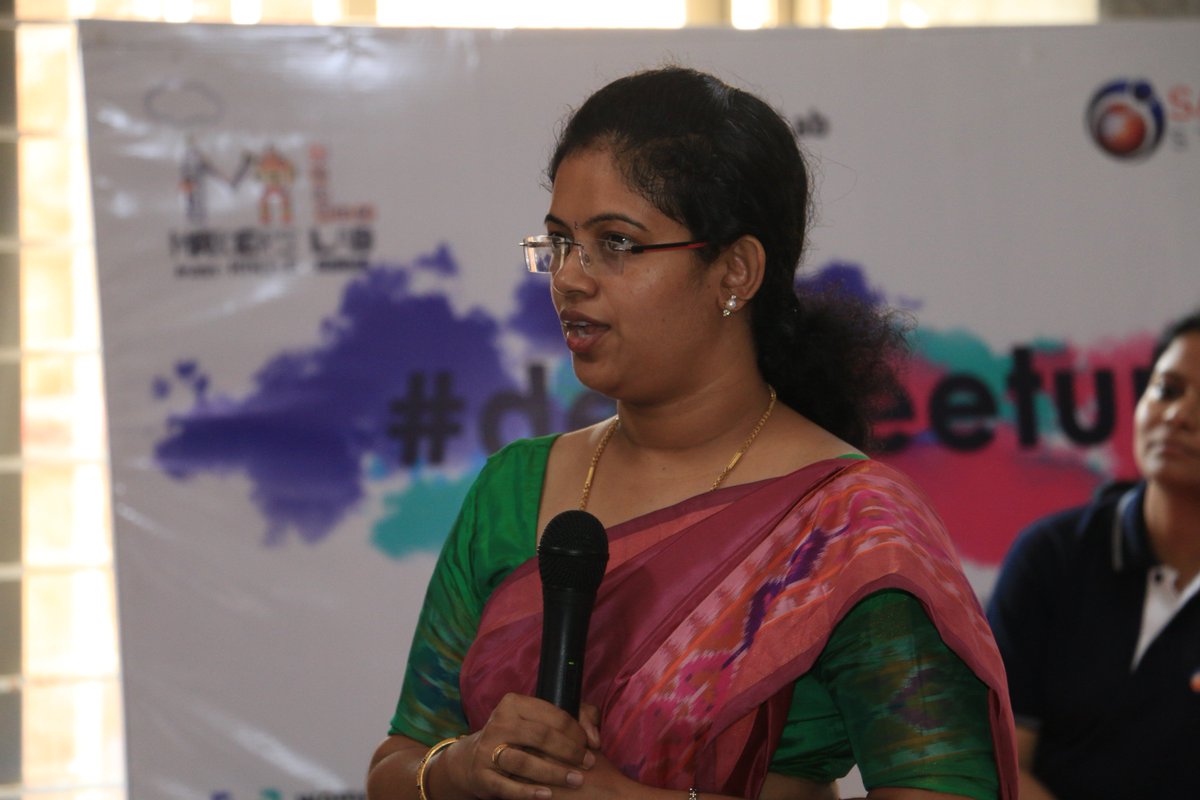 DFstartups's tweet image. Mrs.Rohini from Wide Mobility Mechatronics, Mrs. Neetu from LinkZ Pvt and Ramya Ravi were the inspiring guest&apos;s speakers of today&apos;s session!
#sandboxstartups #Hacking #DEVMEETUp #Coding #geeksde