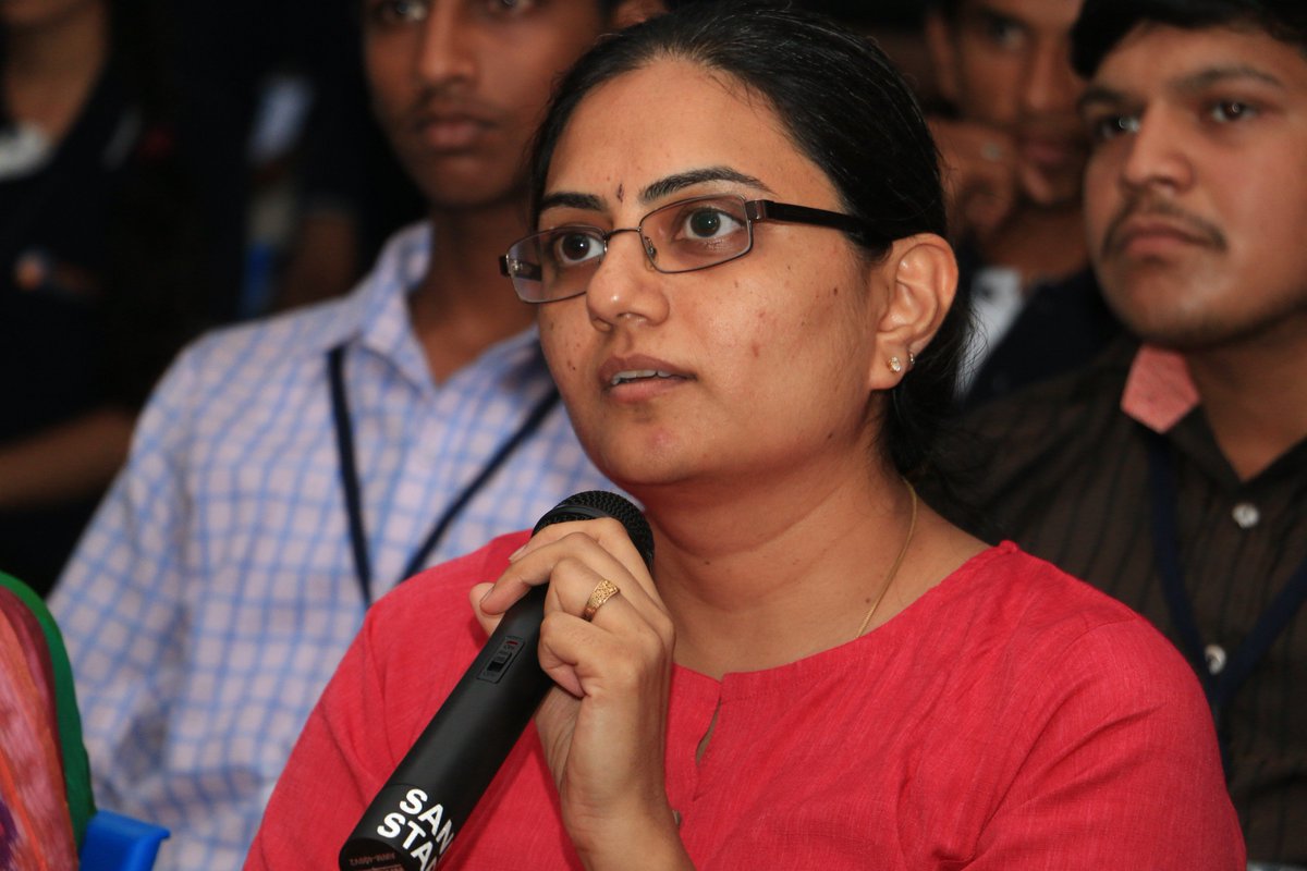 DFstartups's tweet image. Mrs.Rohini from Wide Mobility Mechatronics, Mrs. Neetu from LinkZ Pvt and Ramya Ravi were the inspiring guest&apos;s speakers of today&apos;s session!
#sandboxstartups #Hacking #DEVMEETUp #Coding #geeksde