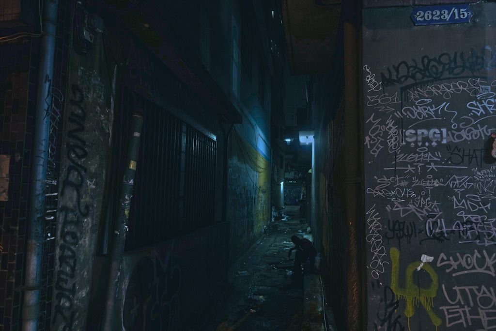 Helon I Seem To Find Myself Drawn To Dark Alleyways Sunsets And Neon Lights City Photography Nightphotography Cyberpunk Technoir Discover Aesthetic Vaporwave Outrun Retrowave Streetphotography Night Street Photography