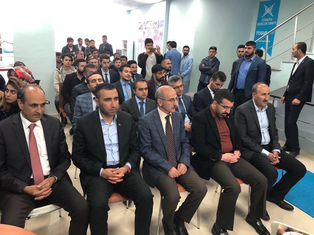 ismailemanet's tweet photo. Hedeflerimize ulaşmak için emek harcayan kardeşlerimizle Kars Teşkilat Buluşması'nda bir araya geldik. Tüm dünyanın üzerimize geldiği bu zorlu süreçte mücadele etmek, genç nesillerimizi yetiştirmek ve değerlerimizi yarınlarla buluşturmak hepimizin ortak görevi. @tugvakars https://t.co/1d9TcNfOeT