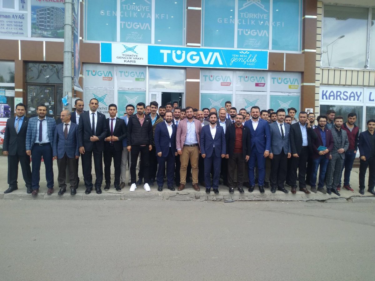 ismailemanet's tweet photo. Hedeflerimize ulaşmak için emek harcayan kardeşlerimizle Kars Teşkilat Buluşması'nda bir araya geldik. Tüm dünyanın üzerimize geldiği bu zorlu süreçte mücadele etmek, genç nesillerimizi yetiştirmek ve değerlerimizi yarınlarla buluşturmak hepimizin ortak görevi. @tugvakars https://t.co/1d9TcNfOeT