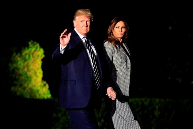 Trump gives freed Americans flag-waving, wee-hours welcome: bit.ly/2wwwFGU https://t.co/hBkynZEfRD