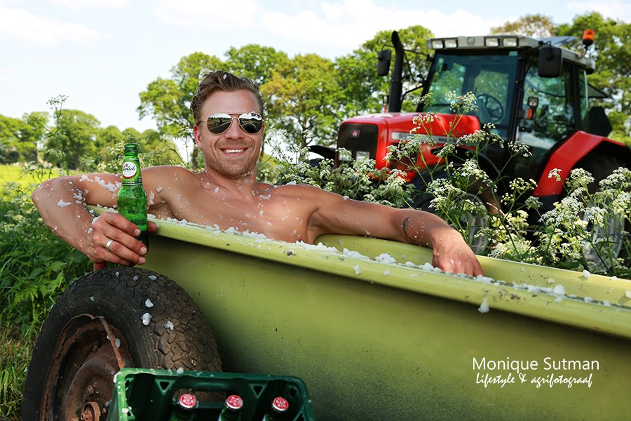 Na hard werken is het ook goed genieten op het land
http:// /agrifotograaf.nl/boerenportret