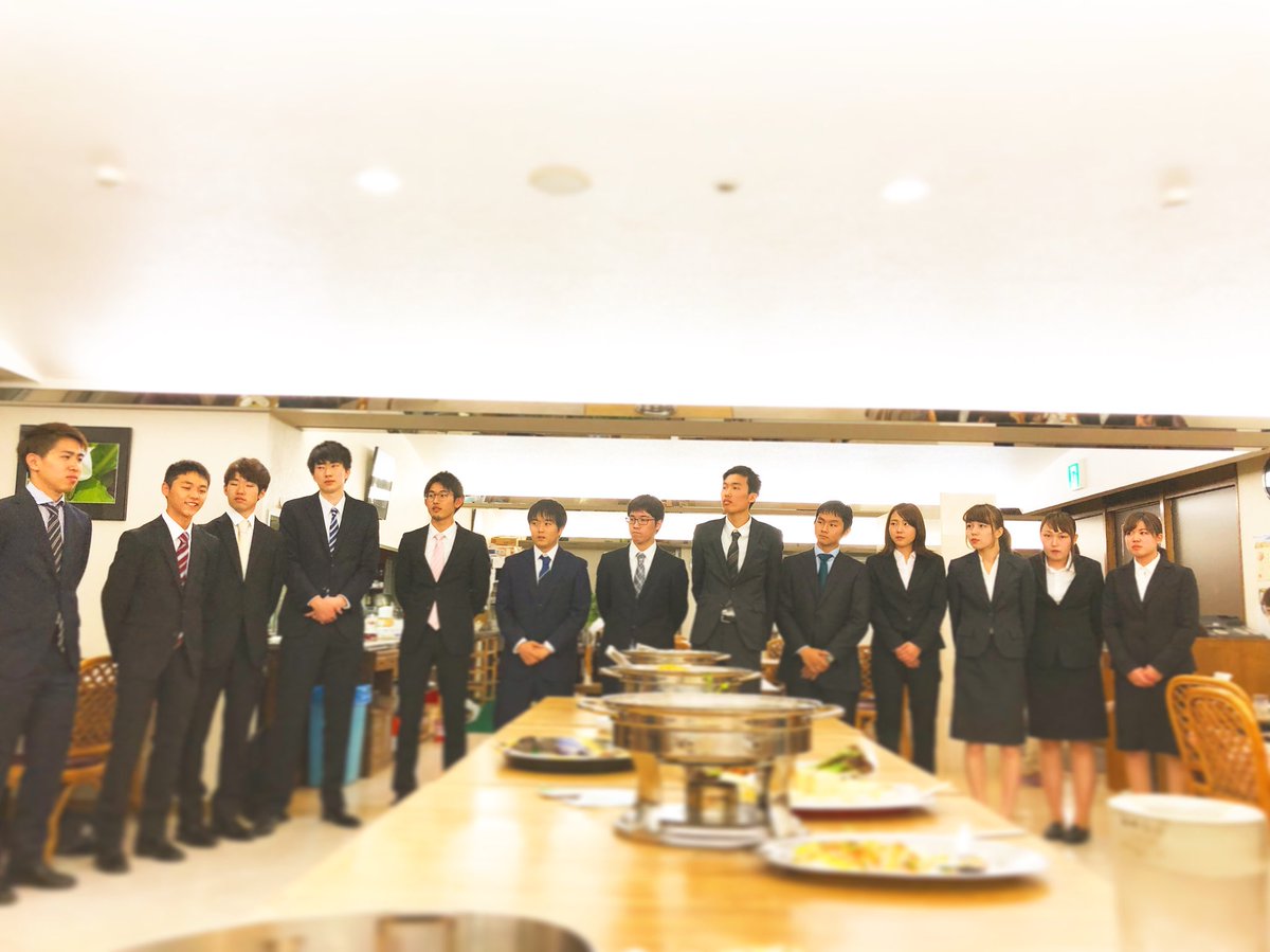 《5/9(水)新入生歓迎会》
昨日、新入生歓迎会が行われました🍎🐝🍃
今年度は男子部10人、女子部4人の新入部員がバレー部に入部してくれました🏐🐥
ありがとうございます❣️
男子部は人数が少ないことが悩みでしたがとても賑やかになり、これからデンタルに向けて17人で頑張っていきます🌞