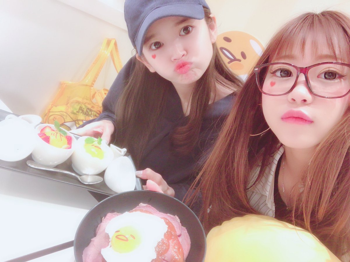 nx_y's tweet photo. ポムポムプリンカフェ ぐでたまゴラボ🍮🥚

お揃いの服買った👗💕 https://t.co/8XzaTz5cgD