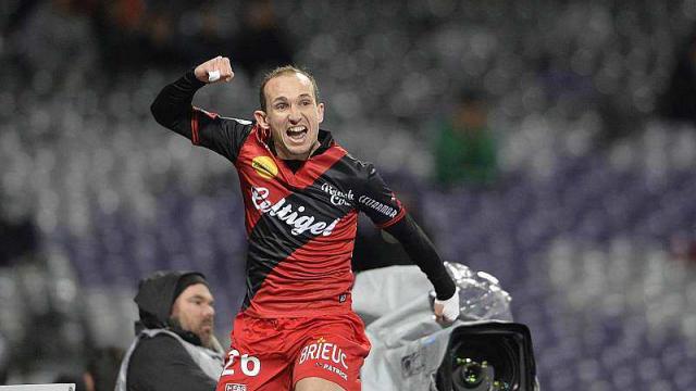 jogzn's tweet photo. C'est probablement pas incohérent sur un plan sportif, mais on perd beaucoup sur le plan humain. 
Trois garçons qui ont marqué le club, tous à leur façon... 
Merci les mecs, vraiment !
#MerciMous #MerciGiresse #MerciPereira https://t.co/WNqBuhUHd6