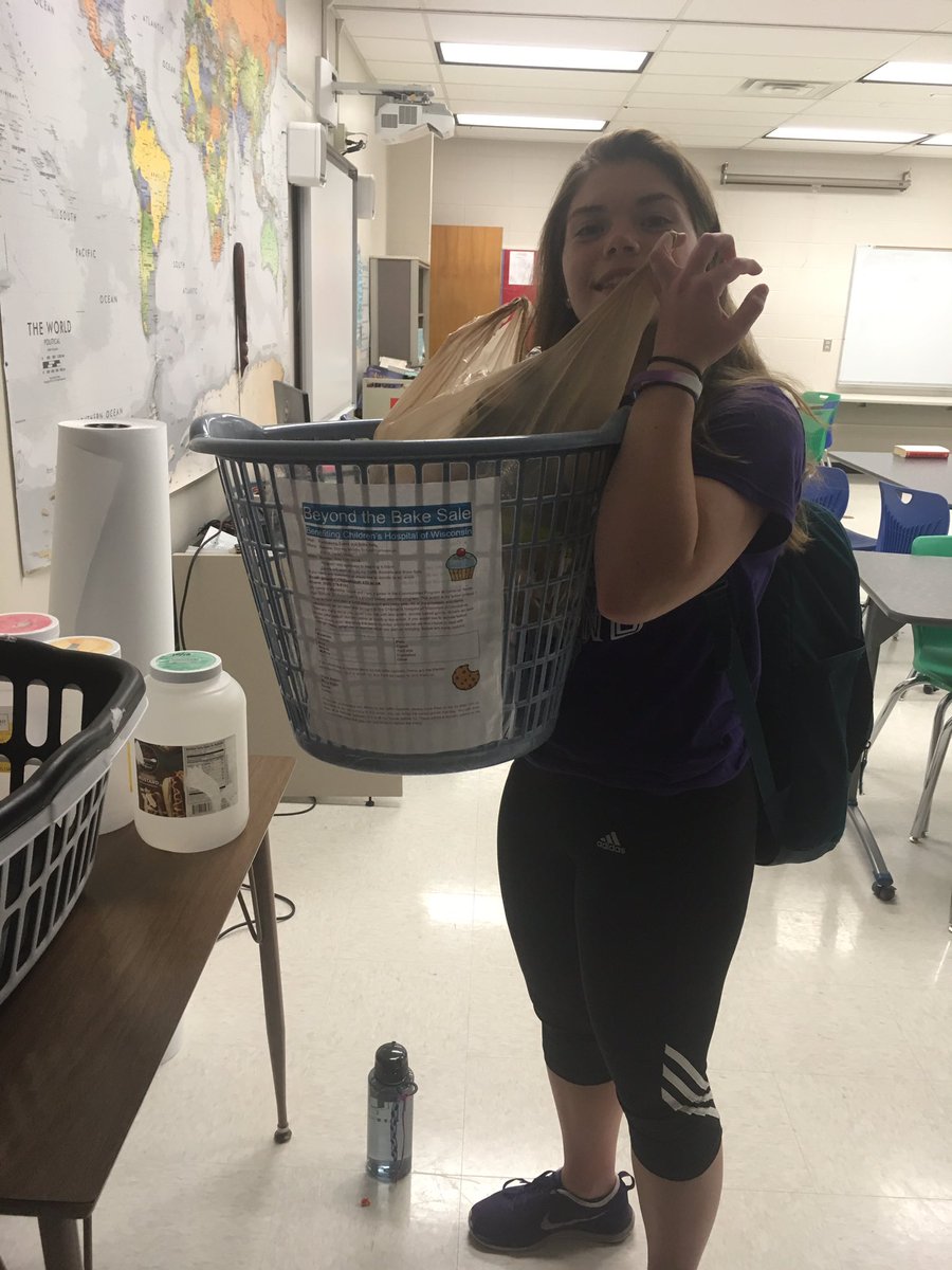 grusem0430's tweet photo. Don't forget to drop off raffle items to Communities for @MadelineGruse junior project. Anything that children at the Children's Hospital would like is much appreciated! https://t.co/RO1zuN8jFg