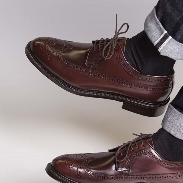 MeerminMallorca's tweet photo. Burgundy Shell Longwings. A casual classic that will never go out of style. Now back for a limited time only #meeermin #meerminmallorca #mallorca #shellcordovan #lwb #shell #cordovan #handmade #goodyearwelted #goodyearwelt #longwings #fb #menswear #shell… https://t.co/ki0Ecz94EU https://t.co/e7AnrXQ9wj
