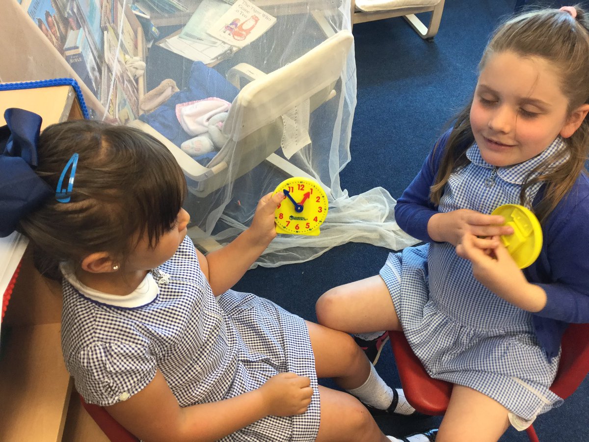 Y1HollyClass's tweet photo. We are learning the time in maths today. https://t.co/ay4dwuvCIf