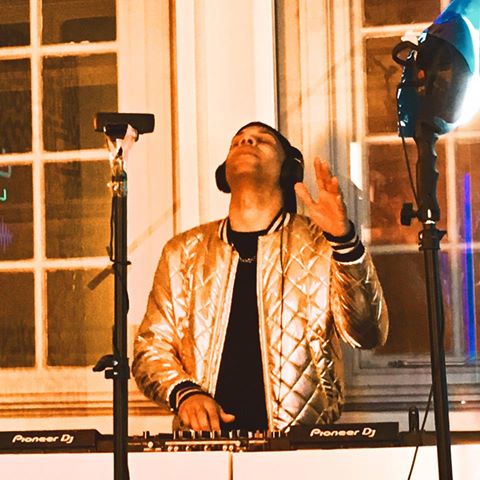 sunphilips's tweet photo. Inspiring.
Check next inspiration in https://t.co/0GvTlMfBW7
#sunphilips #DJ #TBT #ThursdayThrowback #London #Promoclubs #stopstopstop #clubbingtv #RadissonBlu #music #remix #mix #dj #mc #producer #remixer #edwardianhotel #zoom https://t.co/asHEGdGRwc