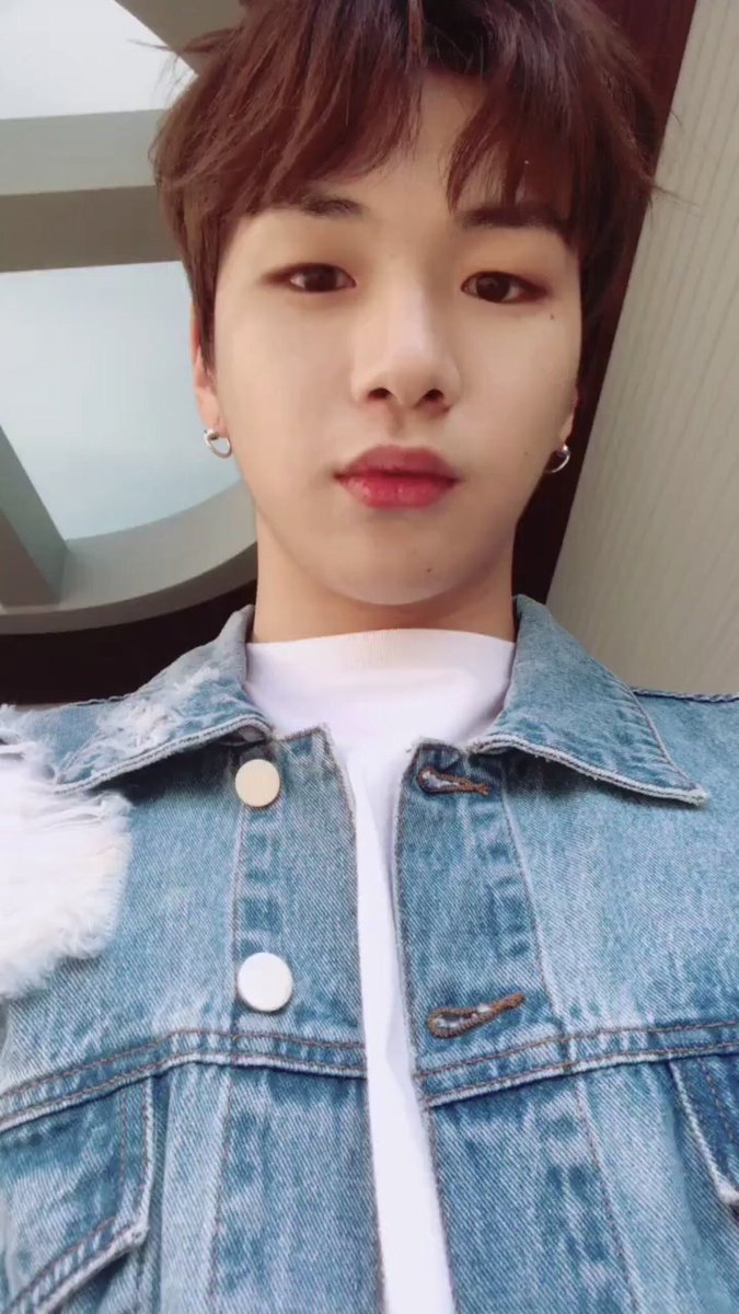 EMMA09873696's tweet photo. #제주간_이불밖_녜리의_좋못사_모먼트는 녜리 보고싶다 염불하니 사진 영상올려주구 좋못사 강다니엘 이불밖은위험해 https://t.co/xdlsZ1PNpb