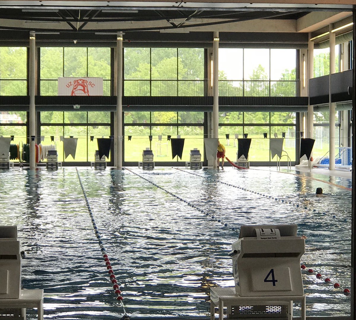 GertHardeman's tweet photo. Hemels vrij baantje vier voor @MarinkavdZwet en #coachgert #swimming. https://t.co/WDQA4P40RC