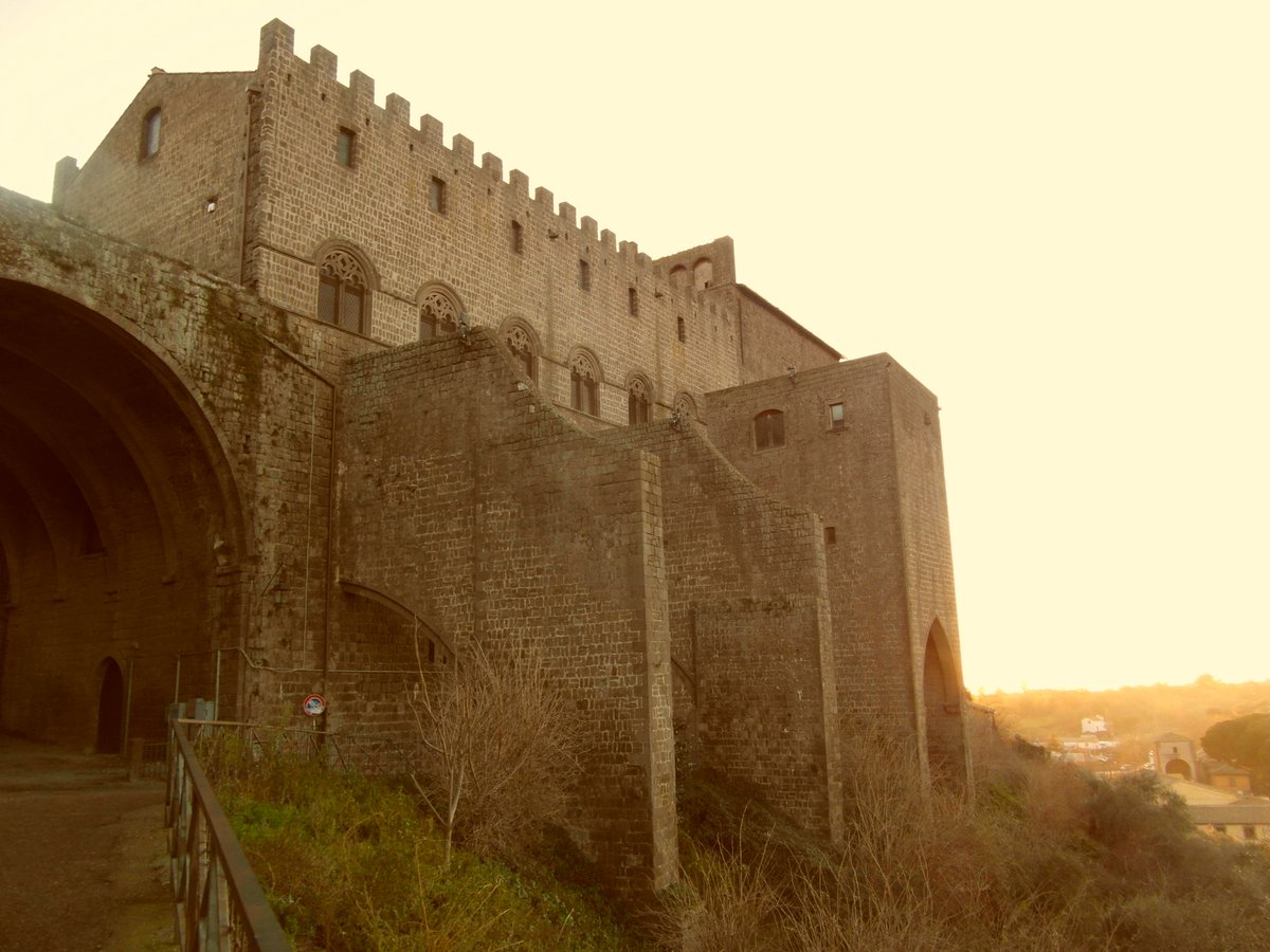 bbviterbo's tweet photo. Palazzo dei Papi a #Viterbo: una delle tante bellezze della #Tuscia #igersviterbo #incredibletuscia @igersviterbo @VisitViterbo @visit_lazio https://t.co/e0QawtDXAB