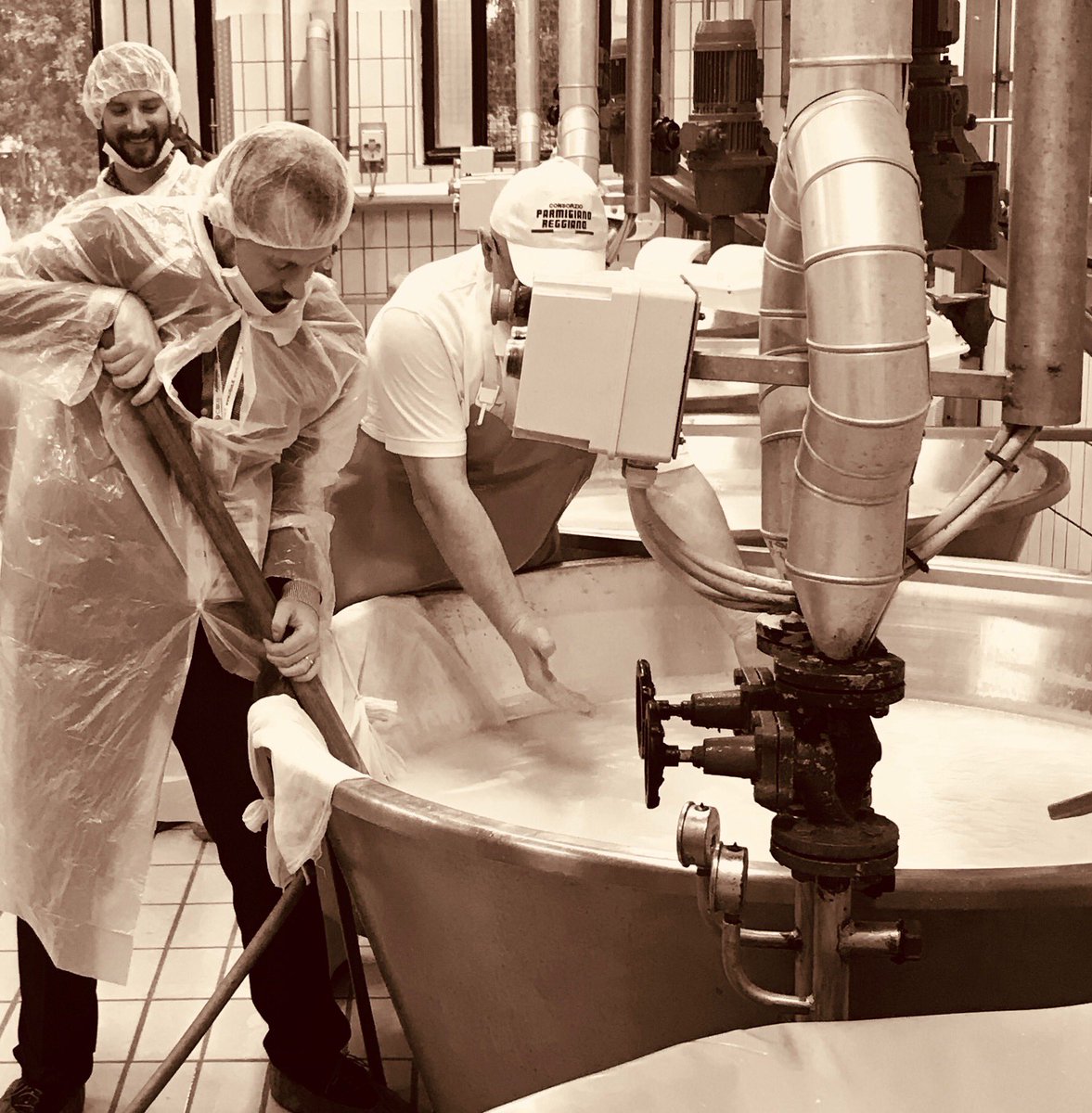 tomgellert's tweet photo. #mastercheesemaker @imported_foodie @NisioPaganin @atalantacorp https://t.co/CbcQTQxofD