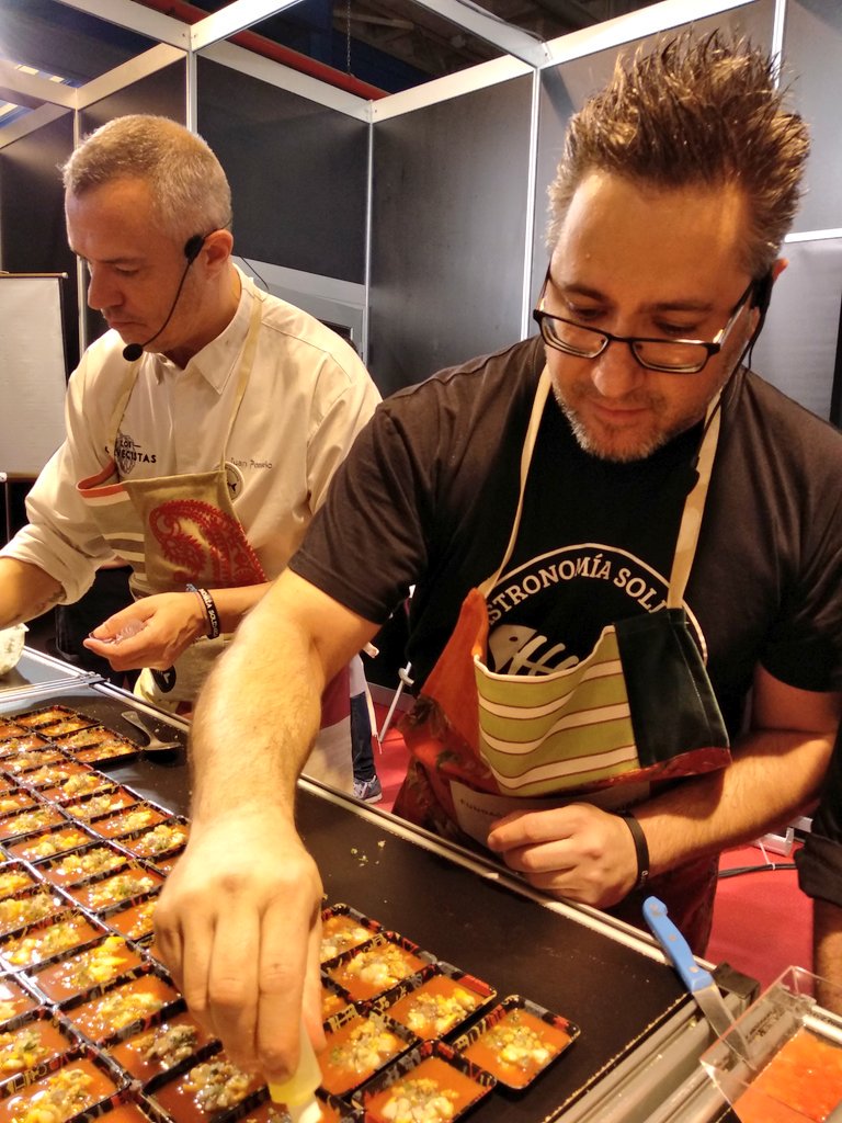 Ceviche de berberechos del gran <a href="/RobertoLatasia/">roberto Latasia</a> en <a href="/GS_ONG_/">GastronomiaSolidaria</a> 
                💥BRUTAL💥
#SG18