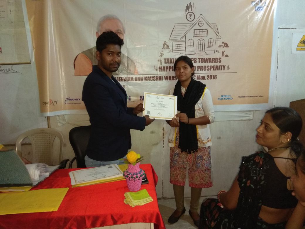 JKSB479's tweet photo. Trainees Passed out with A+ grade facilitated by JKSB Mahnar Team Candidates sharing their Success stories among ongoing Batches under PMKVY #WomenEmpowerment  @dpradhanbjp @RajeshAgrawal94 @jha_anand_mohan @manish__kumar @NSDCINDIA @MSDESkillIndia @PMOIndia @ikamalhaasan https://t.co/CwJahVrKRO