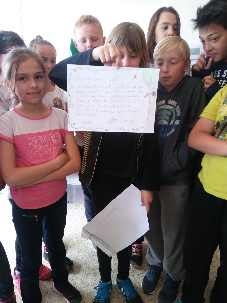 Seguim amb #PostdataMACBA del <a href="/MACBA_Barcelona/">MACBA | Museu | BCN</a> . aquesta vegada amb la proposta de de la TERE RECARENS.
Els nostres veïns ens tornen correspondència artísitca. Estem molt contents!
Potser us ha arribat un missatge?
Estiueu atents que alguna cosa està passant!