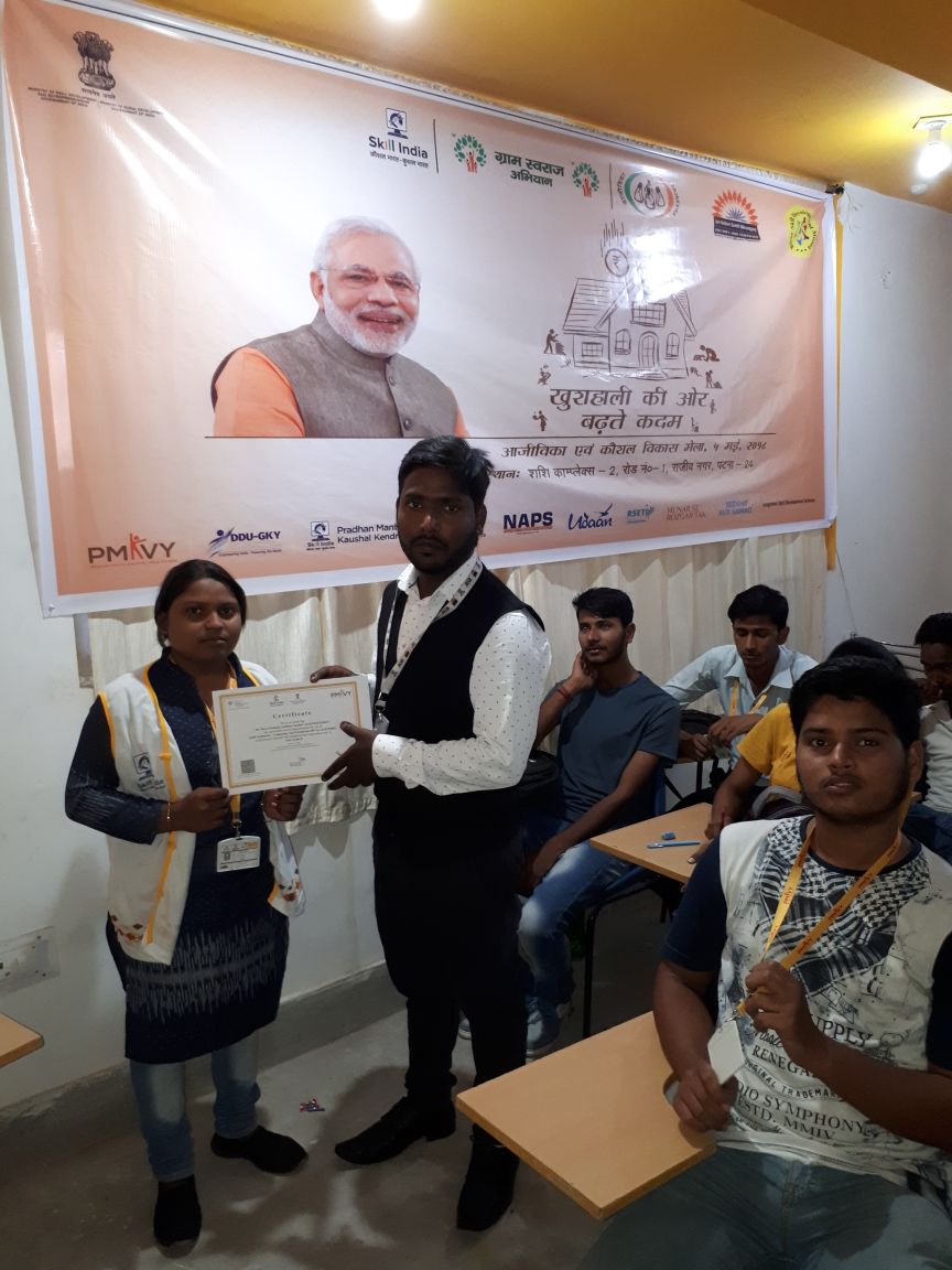 JKSB479's tweet photo. 5th May Aajeevika Kaushal Mela organised by JKSB Patna Team 
Best performer in Assessment securing A grade got certificate by Trainers and Rewarded with recognition 
@dpradhanbjp @RajeshAgrawal94 @NSDCINDIA @manish__kumar @JayantKrishnaIN @MSDESkillIndia @PMOIndia https://t.co/YTwff0hg4O