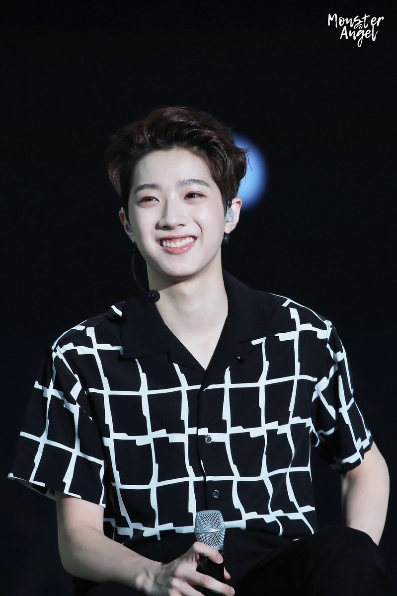 MonsterAngel923's tweet photo. 170807 데뷔 쇼콘 
#라이관린  #Laikuanlin #赖冠霖 #wannaone https://t.co/YsXCOz72MZ