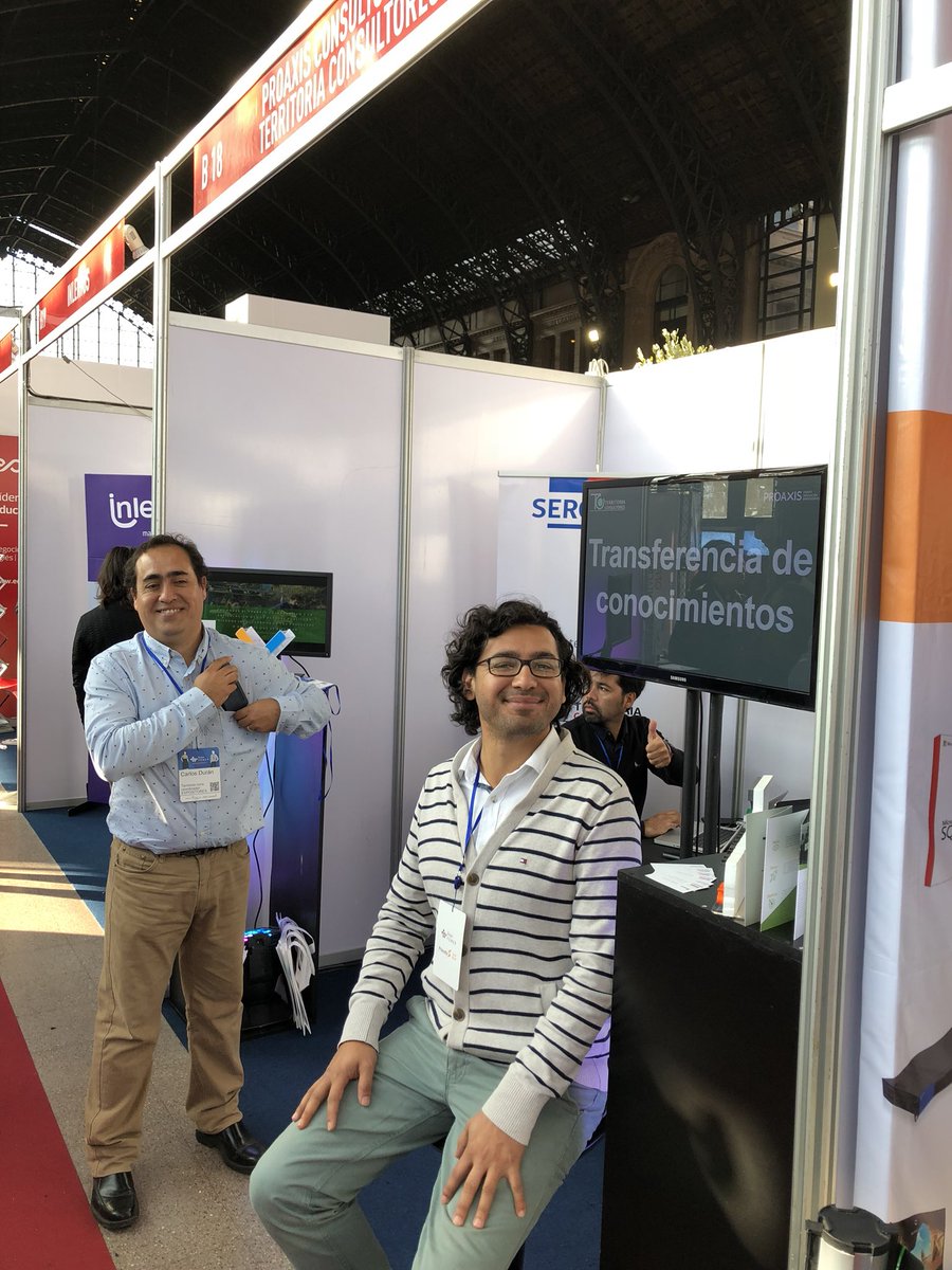 territoria_c's tweet photo. Último día en #expofemer. Junto con nuestros amigos de @Proaxis_Chile. Los esperamos! https://t.co/pamBk2Ar4x