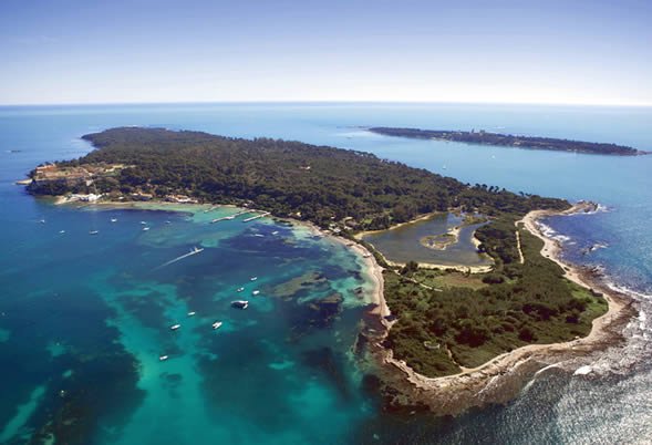 Have you been there? The Iles de Lérins is a small archipelago just off the coast of Cannes with two main islands of Sainte-Marguerite and Saint-Honorat