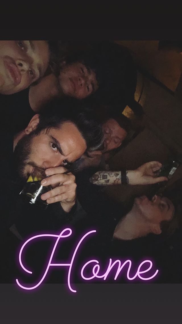 thamesst's tweet image. i still love these boys tho. look at em. being a band and shit. wow.