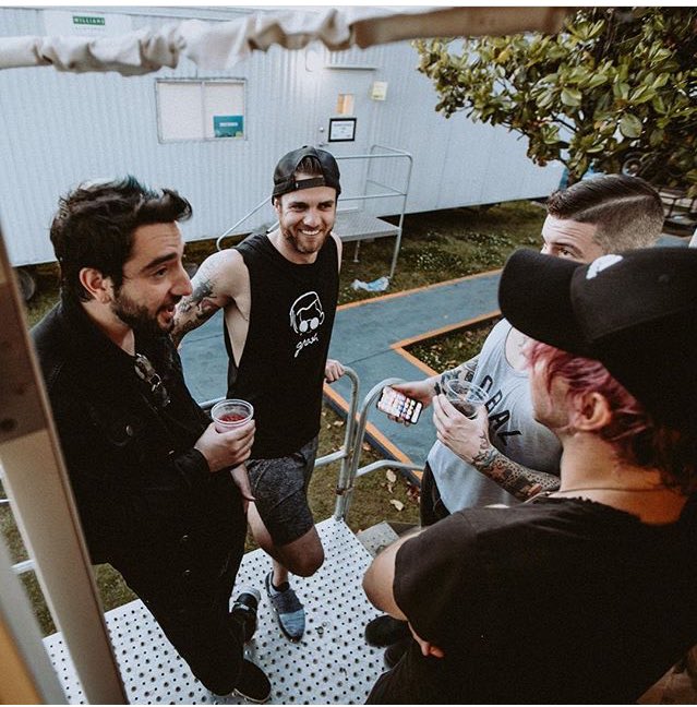 thamesst's tweet image. i still love these boys tho. look at em. being a band and shit. wow.