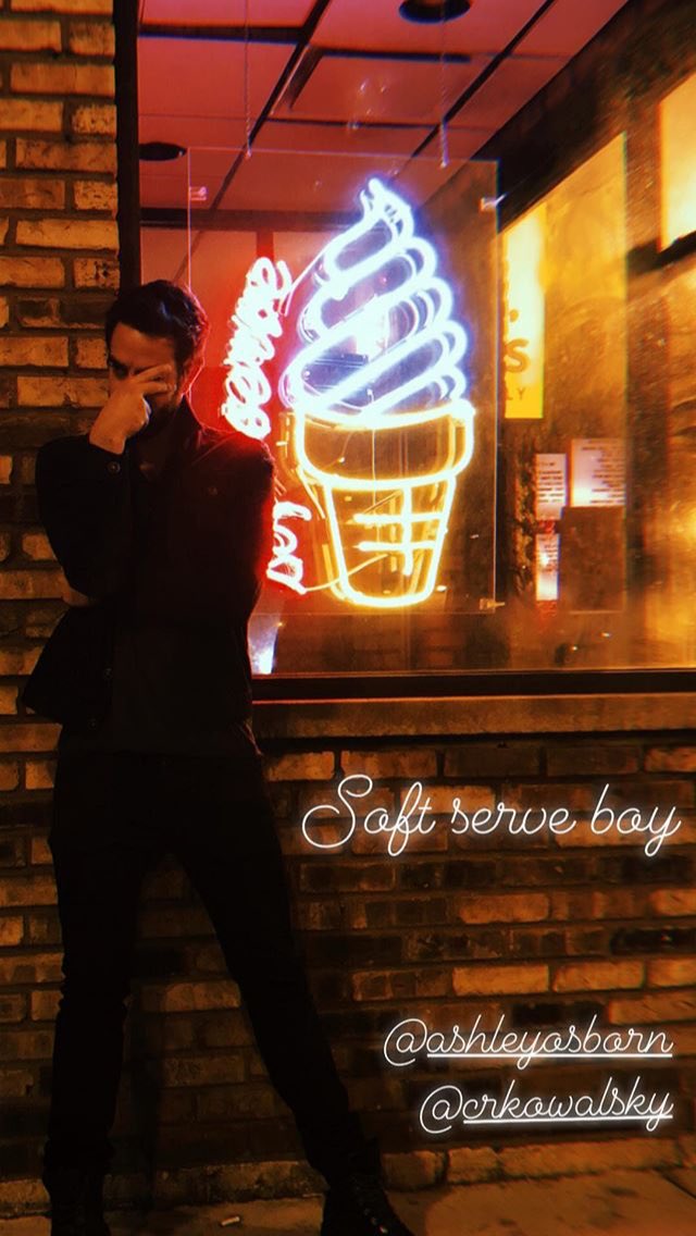 thamesst's tweet image. i still love these boys tho. look at em. being a band and shit. wow.