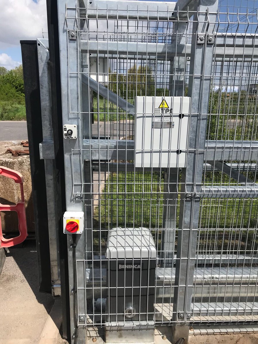 A cantilever gate manufactured and installed by TPS. Great job by the workshop and Shane &amp; Adam 👍🏻❤️👨‍🔧 #TPSIndustrial #manufacturing #forestofdean #proud #teamwork #bespoke #sitesecurity #automation