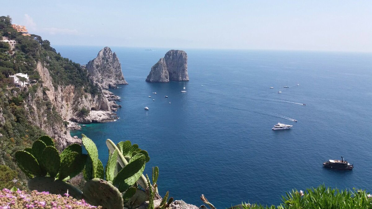 GVSTGroup's tweet image. In diretta da #Capri e con una vista mozziafiato sui Faraglioni, ci prepariamo al prossimo incentive per una società assicurativa turca.☀️