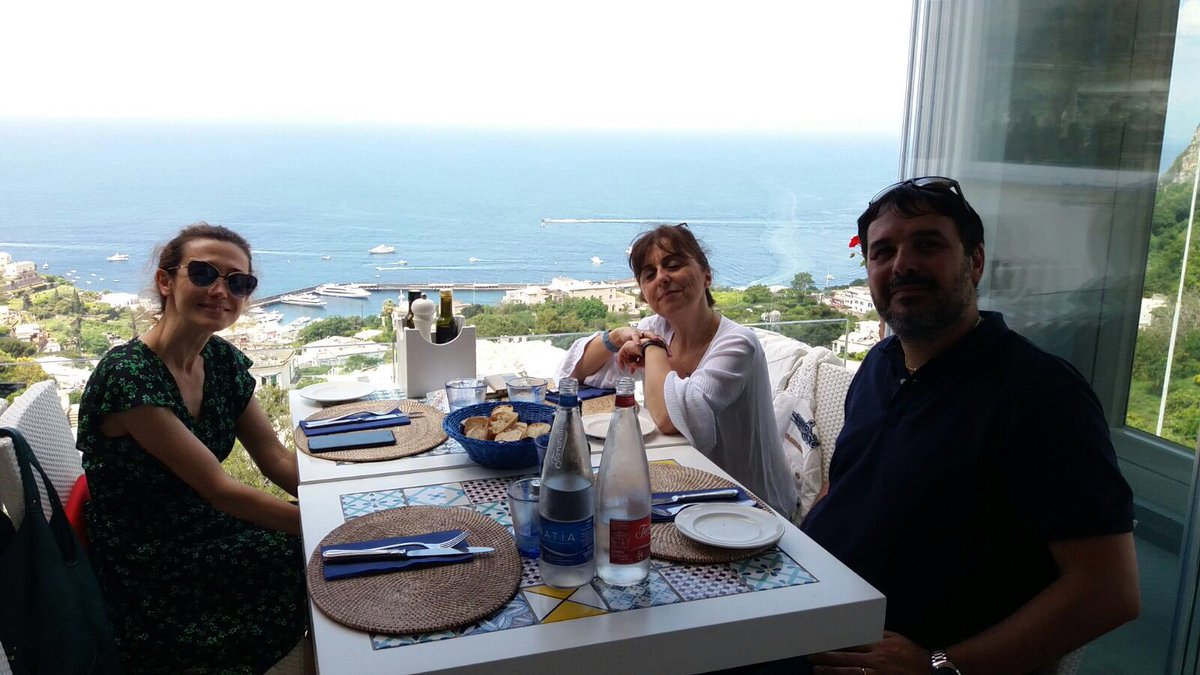GVSTGroup's tweet image. In diretta da #Capri e con una vista mozziafiato sui Faraglioni, ci prepariamo al prossimo incentive per una società assicurativa turca.☀️