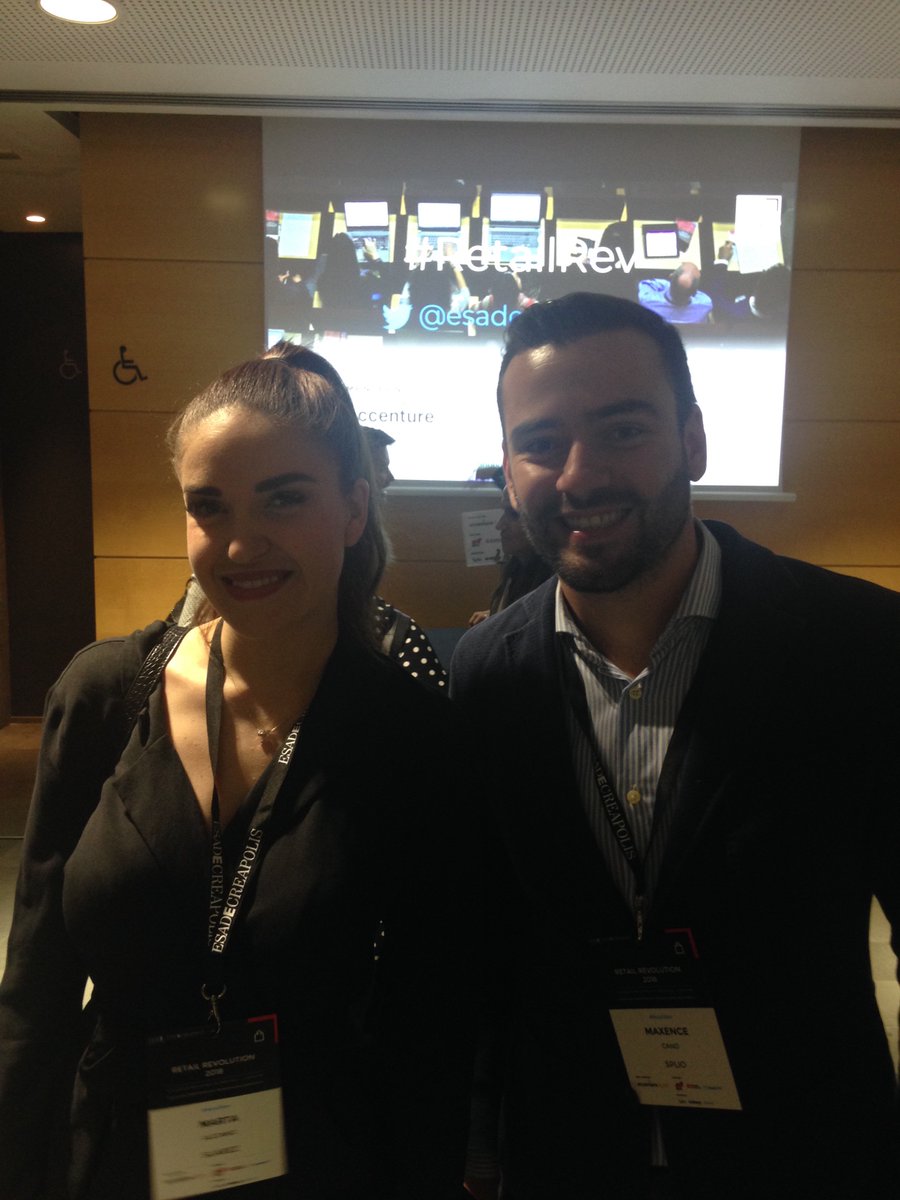 SplioEs's tweet photo. #RetailRev: se abre el bloque 3 sobre talento y personas en el punto de venta. Marta, de Joyerías Suárez, participa en la mesa redonda. Hemos tenido ocasión de hablar con ella justo antes de que abra la sesión! https://t.co/Iv7uoOAazG