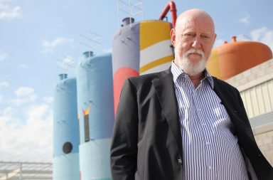 Webpicking's tweet photo. @FundAndreani convocó a Luis Wells para una intervención artística en los tanques de agua de incendio de la Planta #Norlog. https://t.co/EkfZBTwUtm https://t.co/aA7620528X
