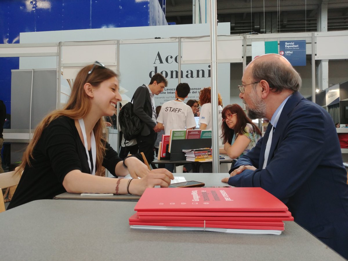 Carlo_Sai's tweet photo. Dall'Albero Azzurro alla tv per ragazzi in Europa; al @SalonedelLibro la nostra @Crostino05 intervista Luca Milano @RaiPlay per @editoriaUnicatt #EIP2018 #SalTo18 https://t.co/TYcRtObWSL