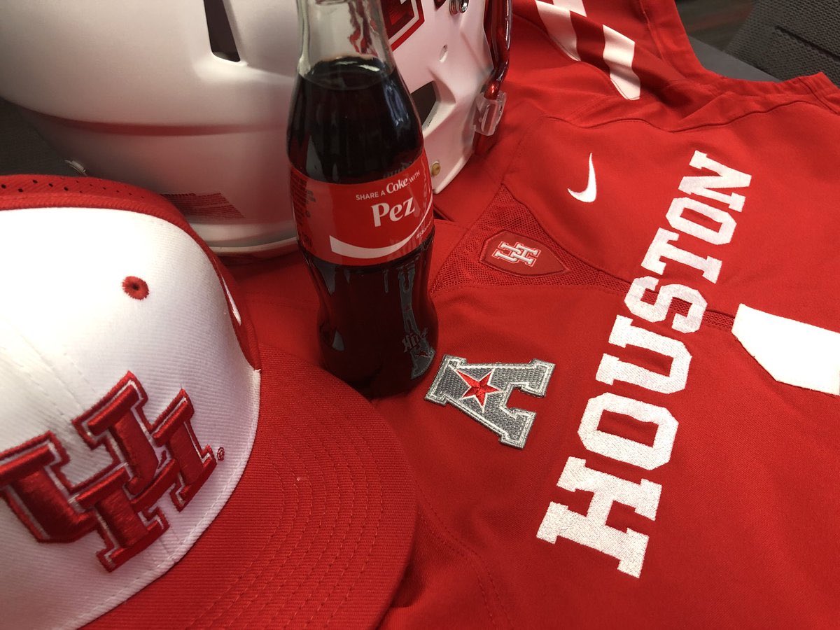 CoogNation247's tweet photo. Happy #ShareACoke Day! Thanks @CocaCola @UHCougars #GoCoogs #ItsARedThing https://t.co/L66kImsgNn
