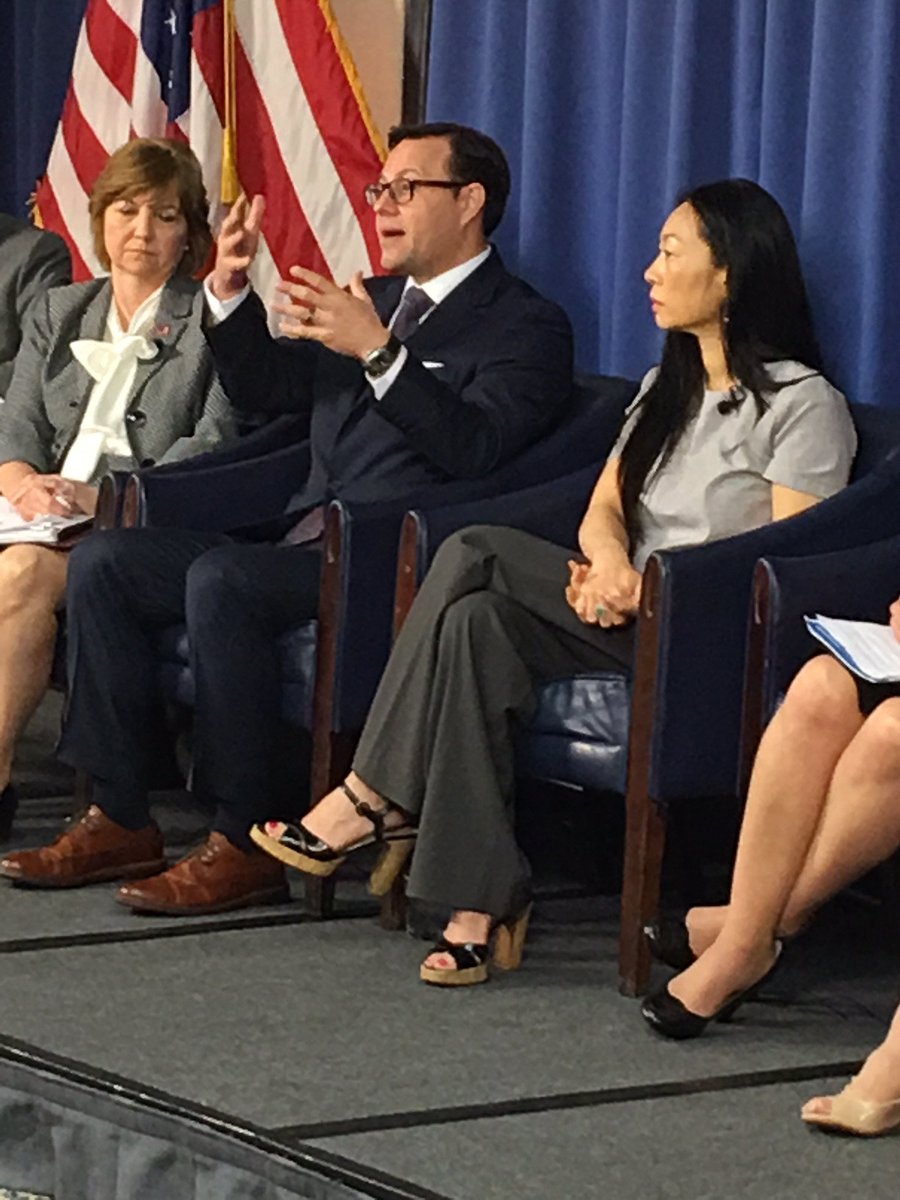 FirestormSol's tweet image. .@mlux2005 &amp;amp; Hart Brown stress the need for a human to understand nuance. #ArtificialIntelligence helps comb through all of the data and identify potential problems #sharetheformula