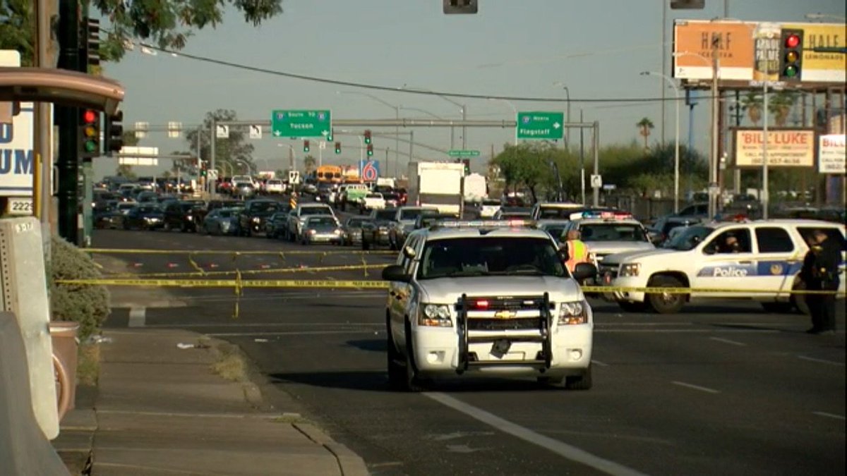 NOW: Phoenix police blocking area of 23rd Ave/Indian School after serious  crash. Working to learn more. Check traffic: https://t.co/1nFhRvykVl #abc15, image size:1200x675