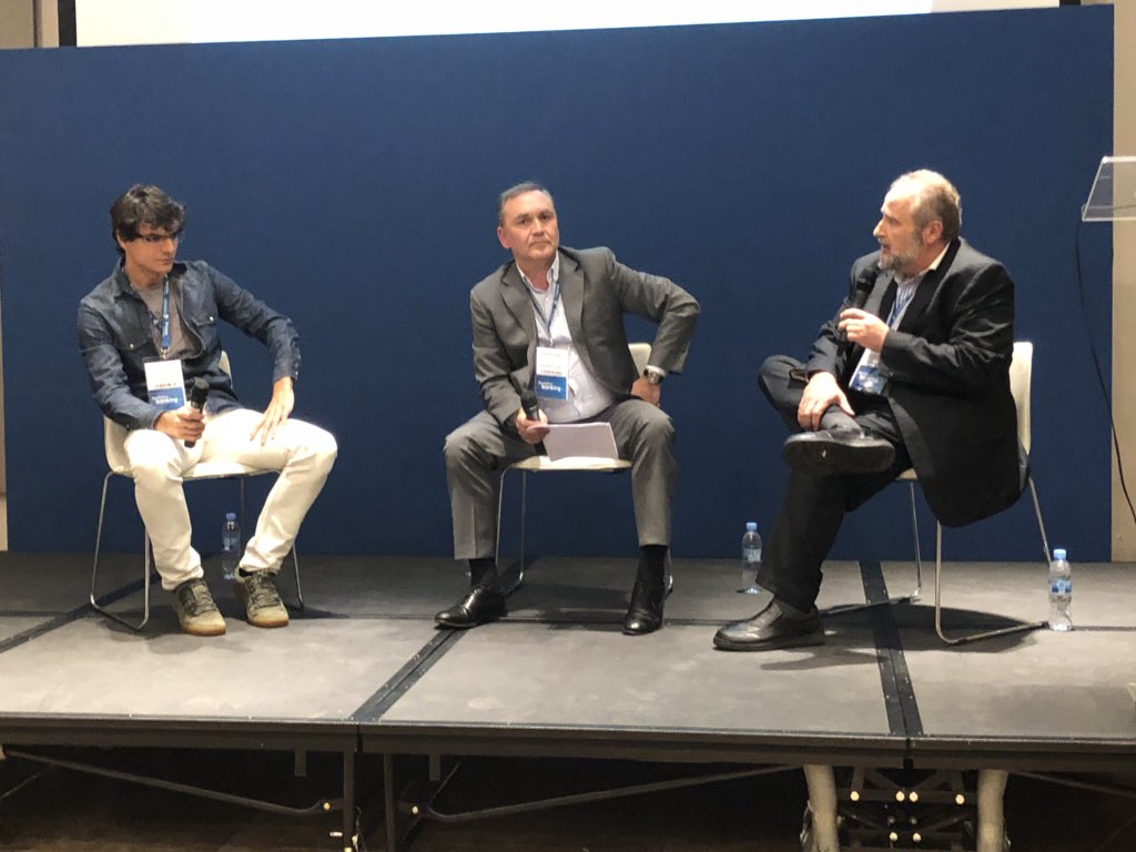 RevBanking's tweet photo. . @EVObanco, @moviliza_RSI y @MicroStrategySP hablando sobre las diferentes aplicaciones de la #InteligenciaArtificial en la #banca en #RevolutionBanking. https://t.co/DWgrNiEgrX