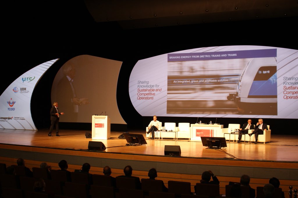 hedgehog_app's tweet photo. Thank you @uic for giving us the stage to present our project! #highspeed18 https://t.co/nthtR6TVte