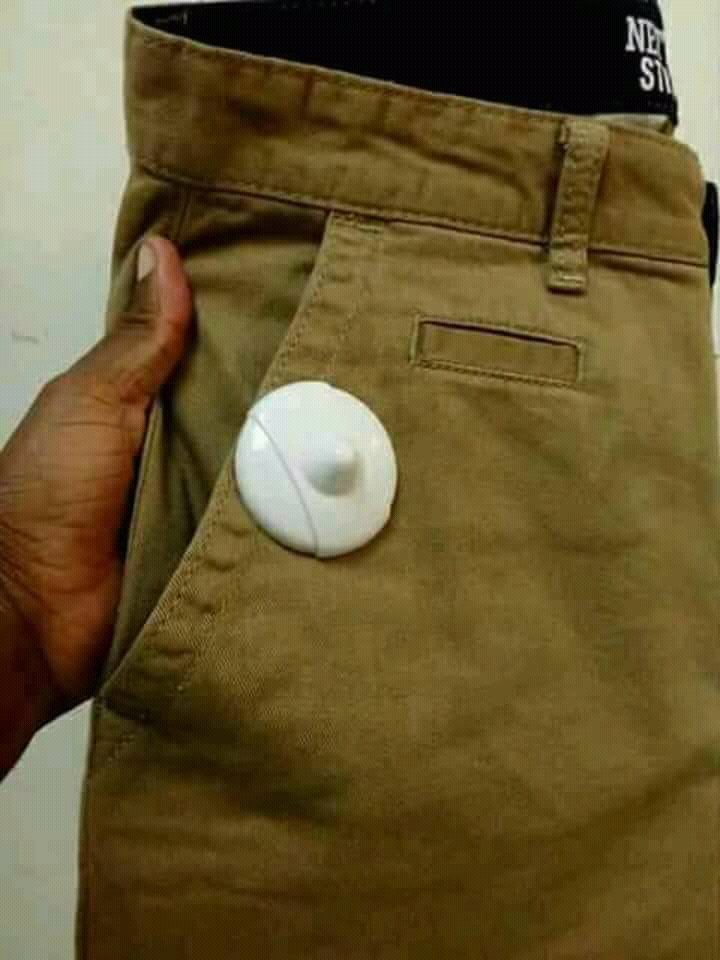 Nkulunkulu_God's tweet photo. Guys how do i remove this thing from my trouser?? https://t.co/7QswCjJzp2
