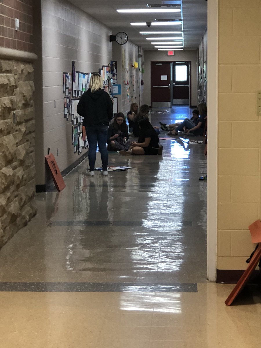 ArtMele's tweet photo. The art show is going up! Thanks to my fantastic high school helpers! Come see the whole show tonight, 4-8pm, LHS!! #bowmanartstudio #bowmanprimary #LCS_BC https://t.co/iN5ueoD14G