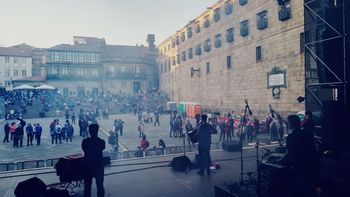 alonsocaxade's tweet photo. Todo preparado!
Às 22h00
#CAXADE + #OQUESTRADA
#Compostela https://t.co/zsgTDU71nG